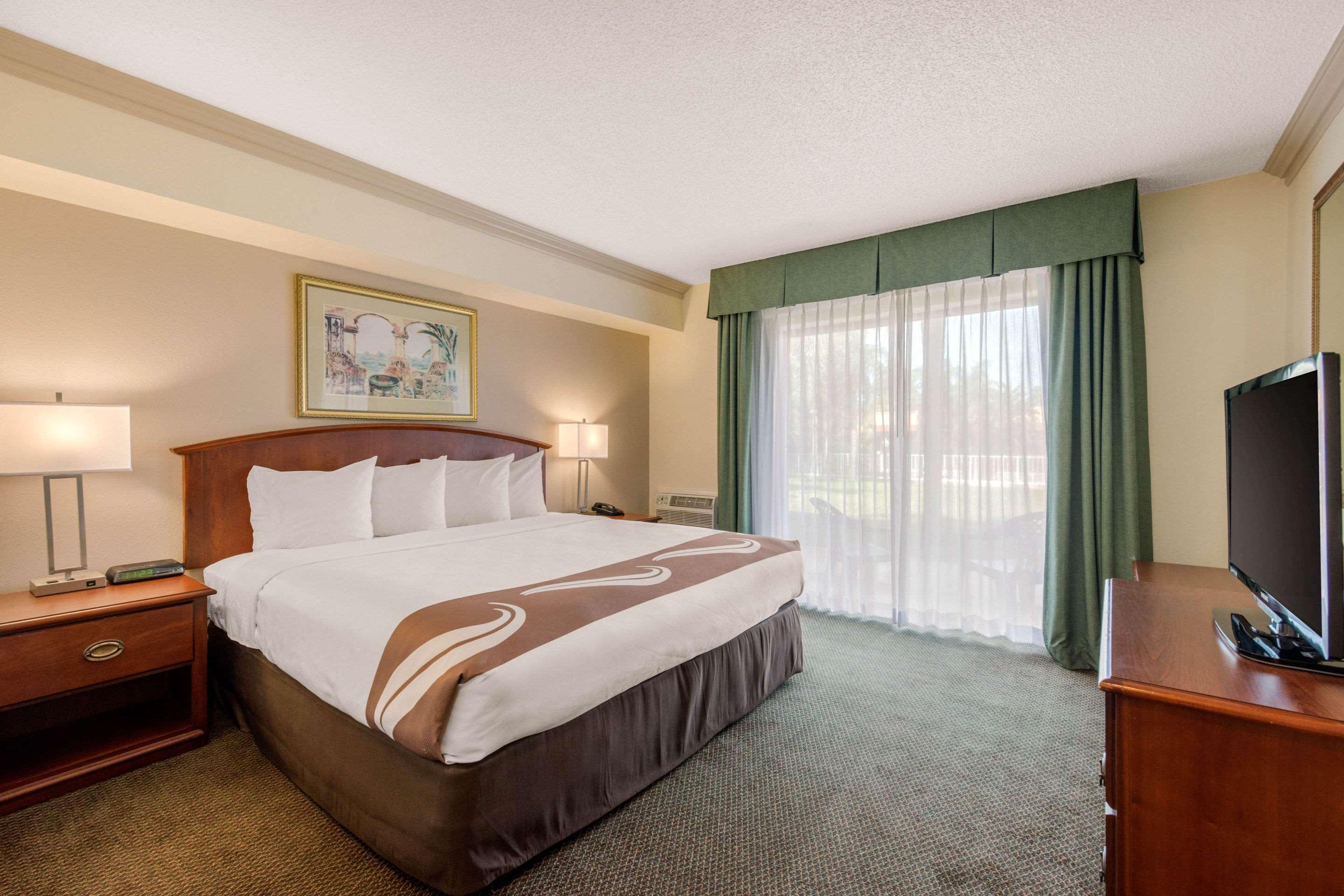 Quality & South Hotel 2*